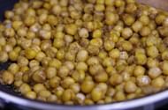 Legumes such as chickpeas are abundant in potassium. (Photo by Kyle Killiam on Pexels)